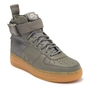 HIGH TOP AIR FORCE 1s